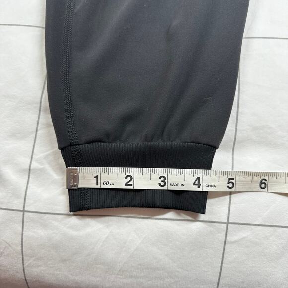 Vuori Pants Womens Medium Black Daily Jogger Athletic Sporty Travel Active Yoga - Picture 12 of 13
